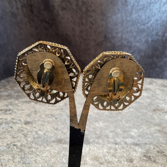 Vintage Jose Barrera for Avon Gold Hexagon Earrings with Ivy Leaves - Picture 2 of 2